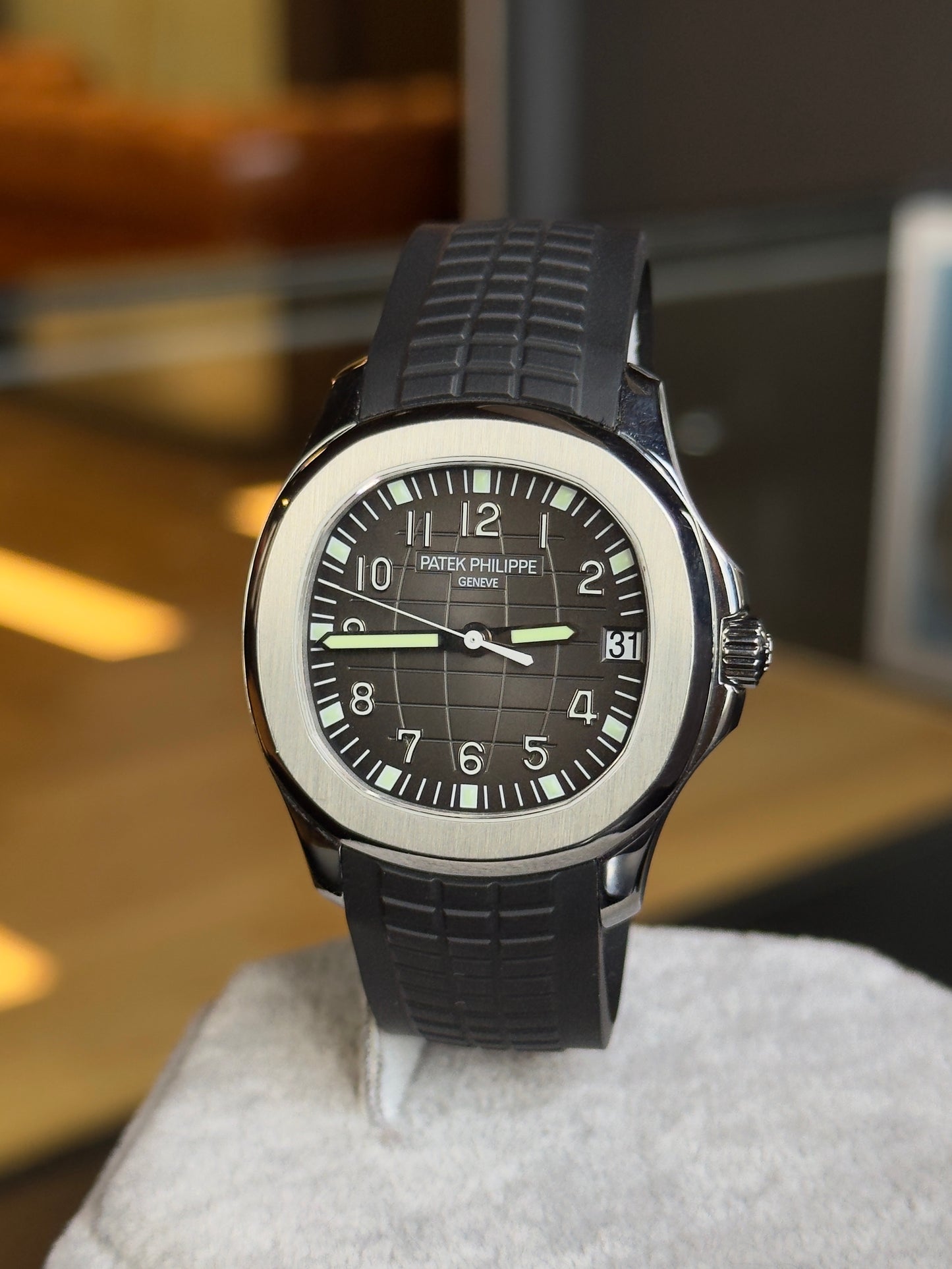 Patek Phillipe Aquanaut 5165a Black Dial (2010) Full Collectors Set Pre Owned