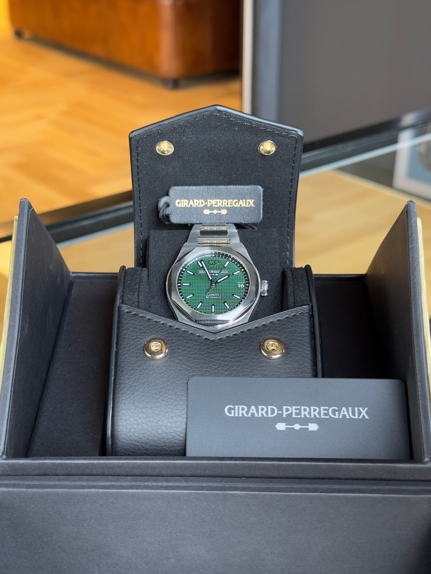 Girard Perregaux Laureato 81010 Green Dial 2024 Pre Owned