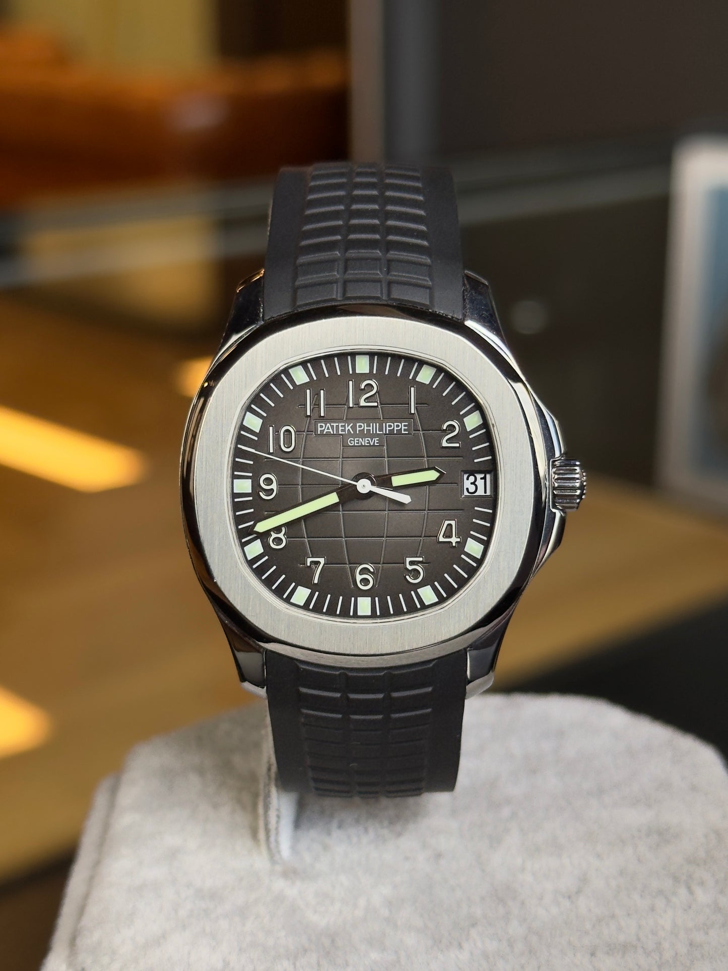 Patek Phillipe Aquanaut 5165a Black Dial (2010) Full Collectors Set Pre Owned