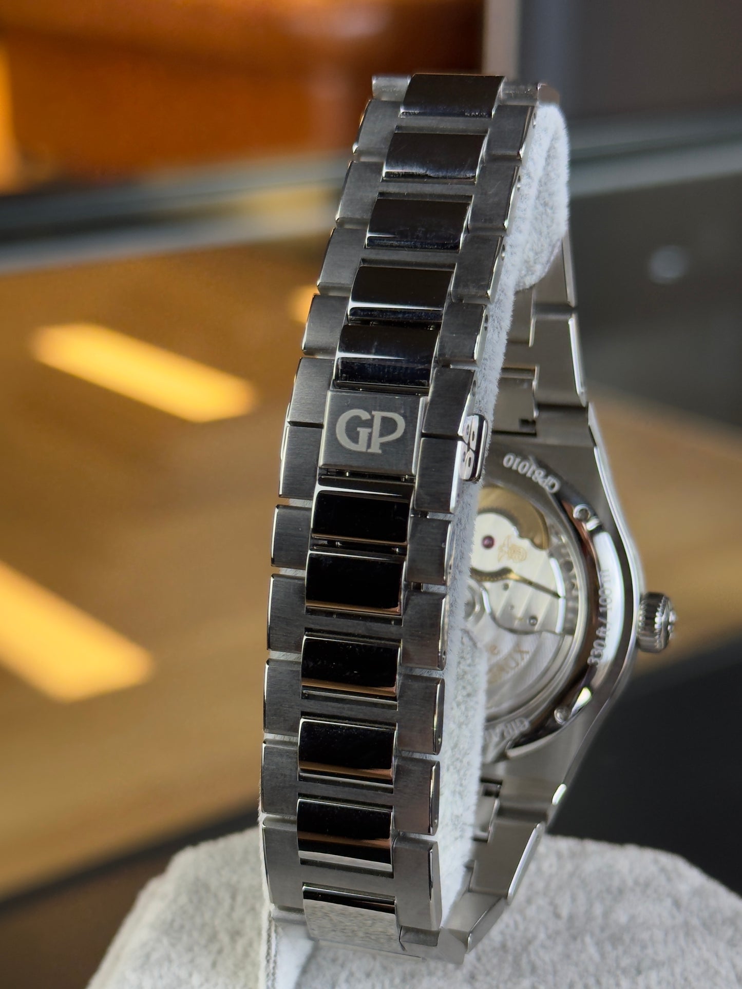 Girard Perregaux Laureato 81010 Green Dial 2024 Pre Owned