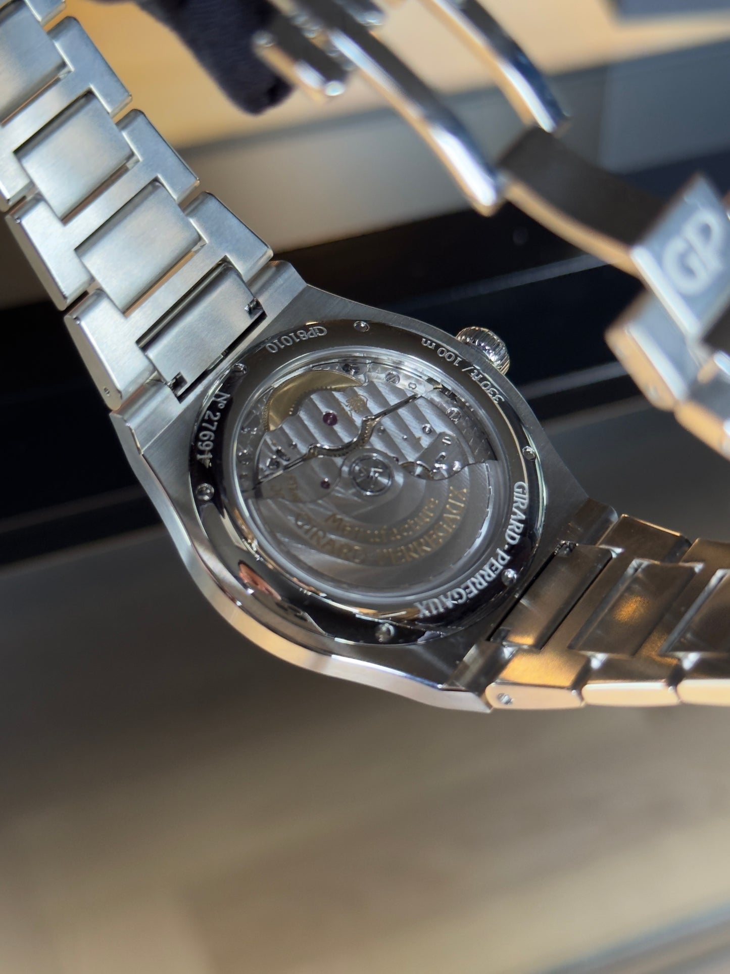 Girard Perregaux Laureato 81010 Green Dial 2024 Pre Owned