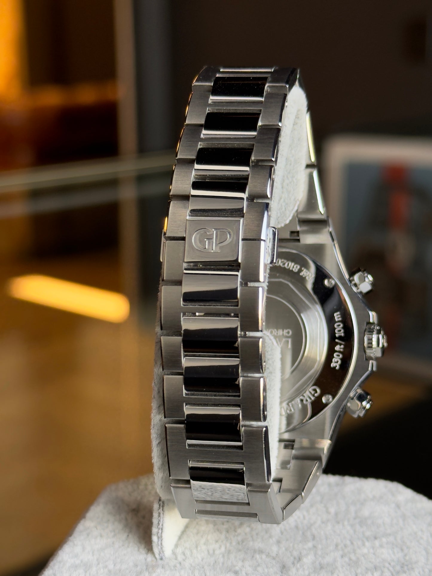 Girard Perregaux Laureato 42 81020 Black Dial Pre Owned