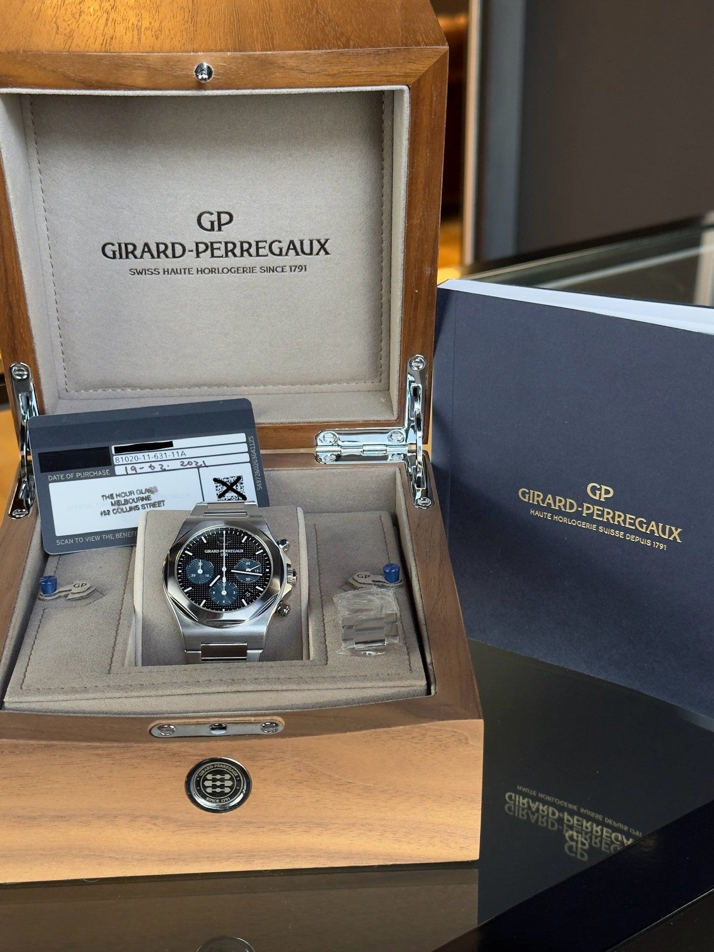 Girard Perregaux Laureato 42 81020 Black Dial Pre Owned