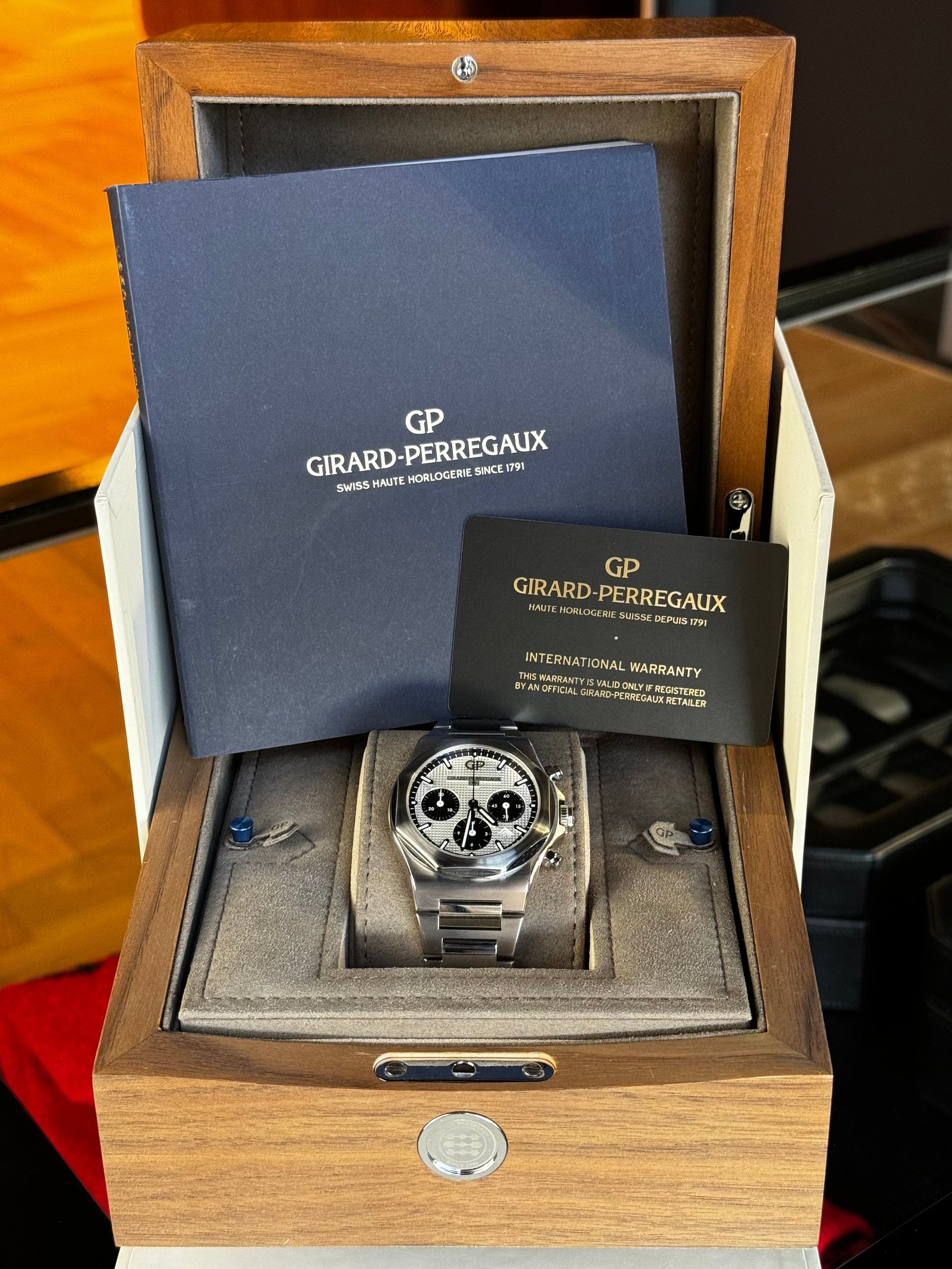 Girard Perregaux Laureato Panda Dial